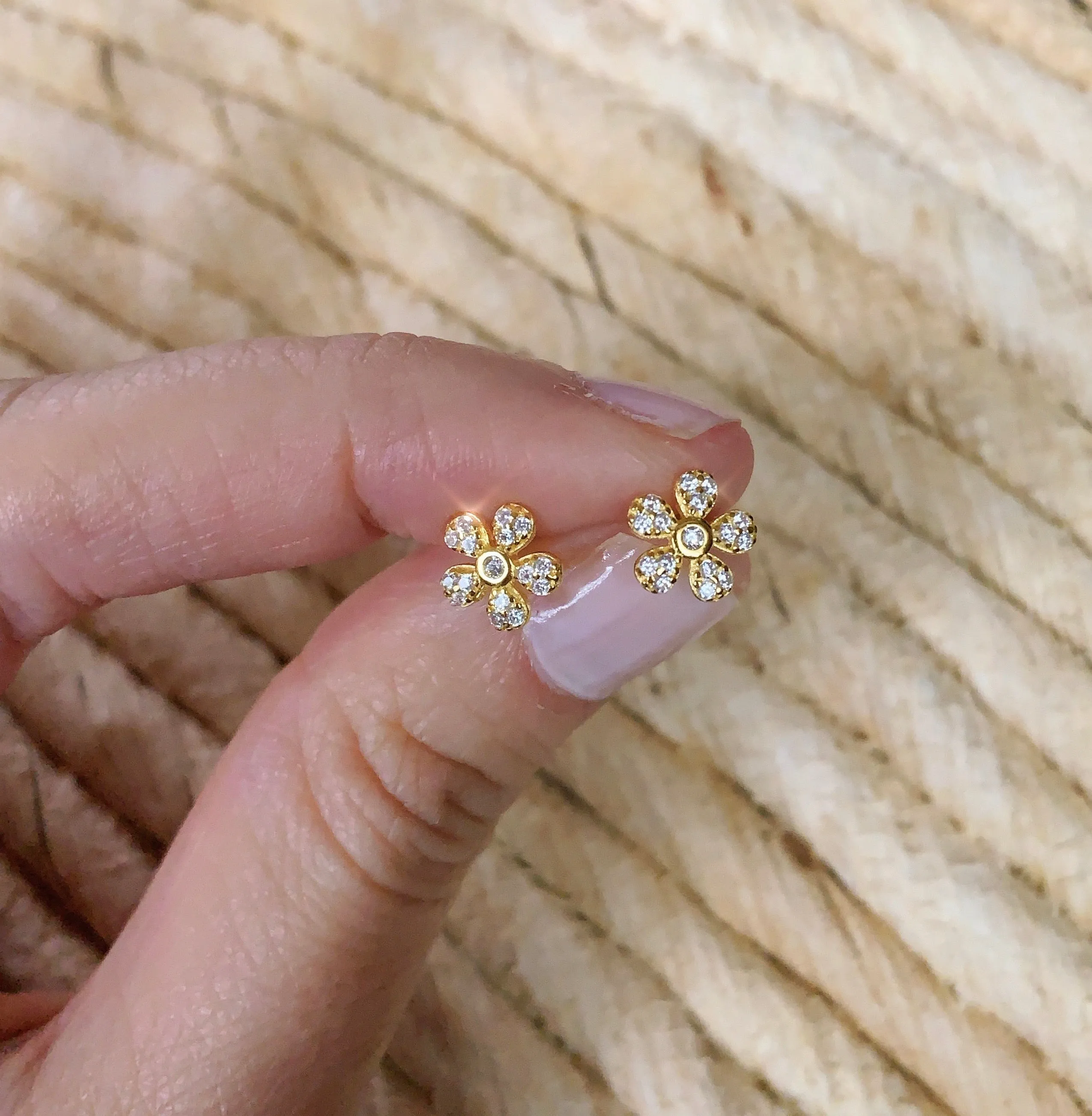 FLOWER STUDS GOLD