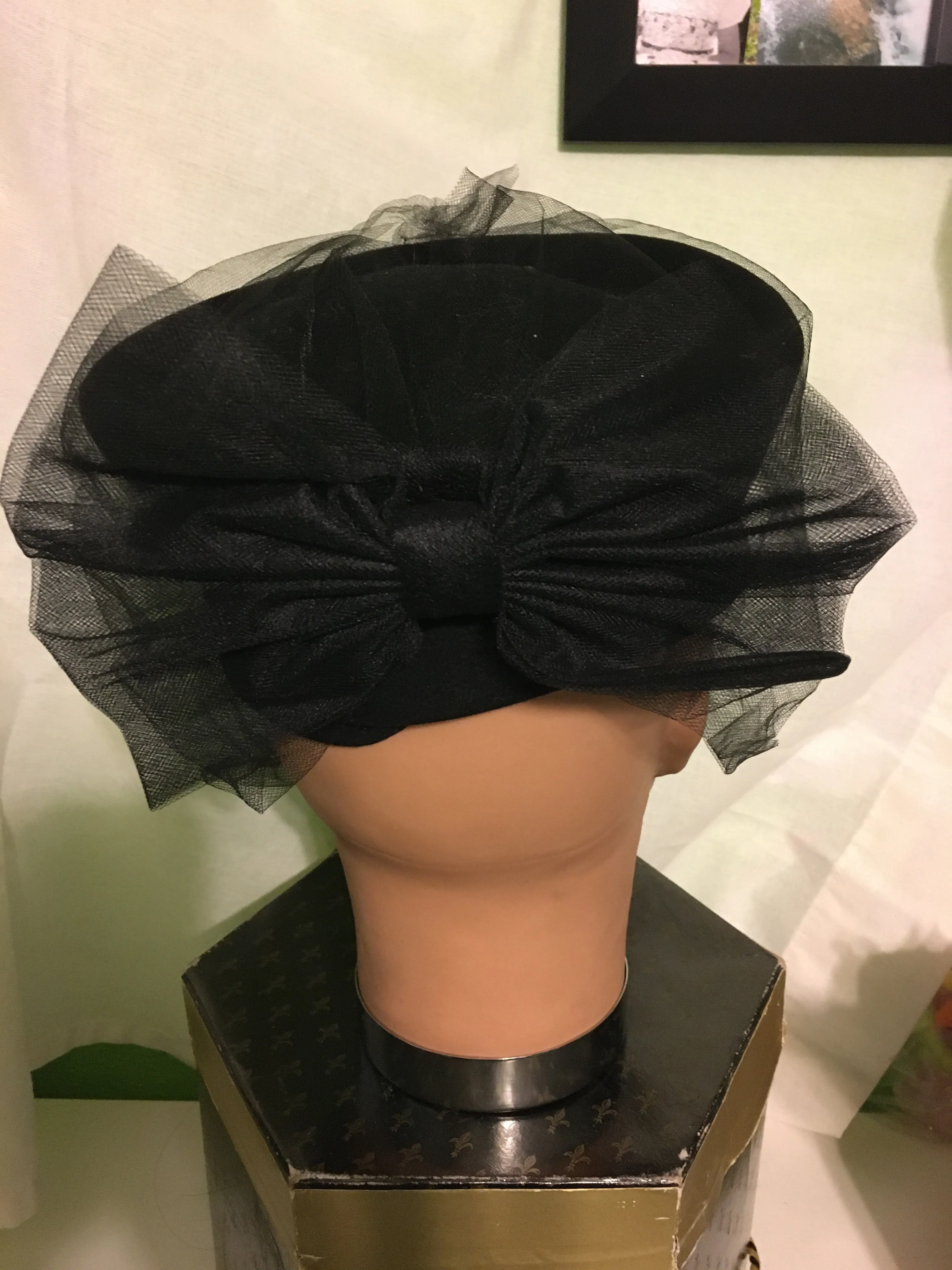 Vintage Ladies Pill Box Hat